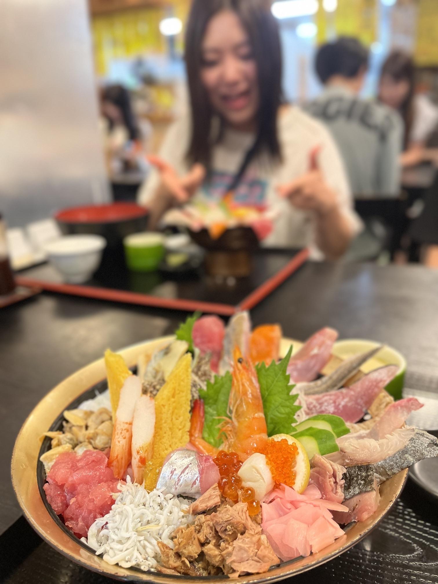 富士山登山 打ち上げ 極上海鮮丼 2200円