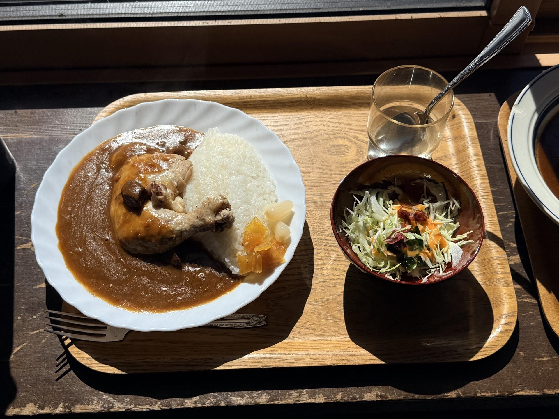 黒百合ヒュッテ 骨付きチキンカレー 1900円