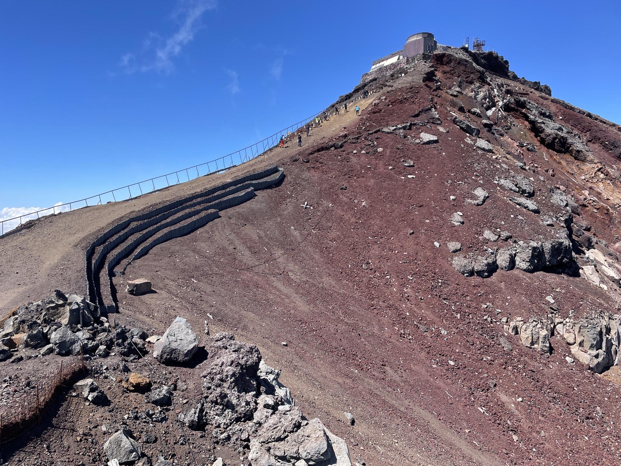 富士山 お鉢 火口 内部