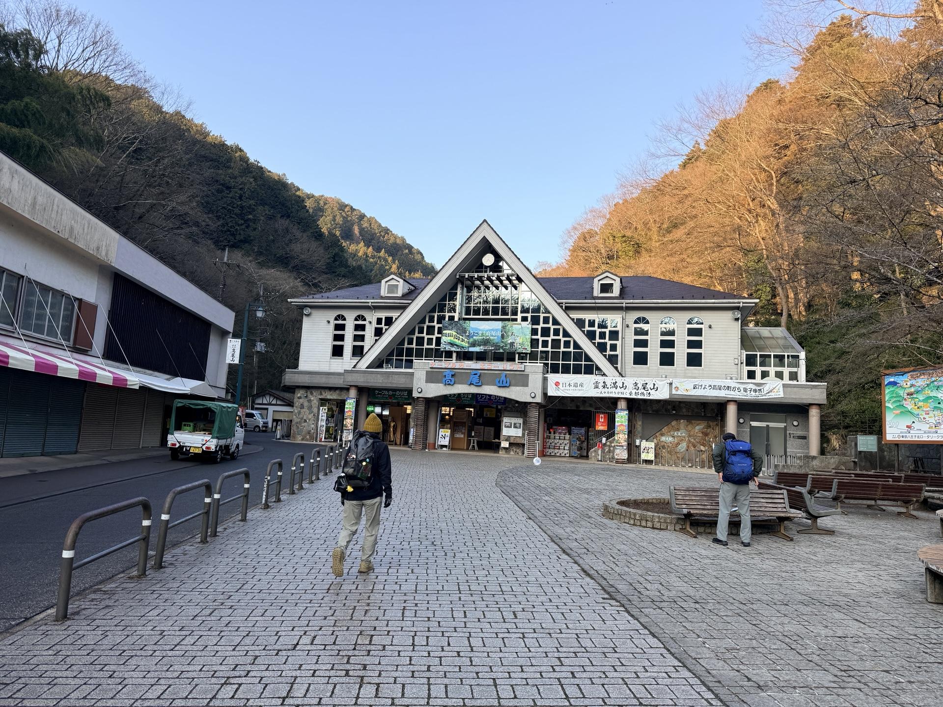 高尾山ケーブルカー乗り場 平日早朝