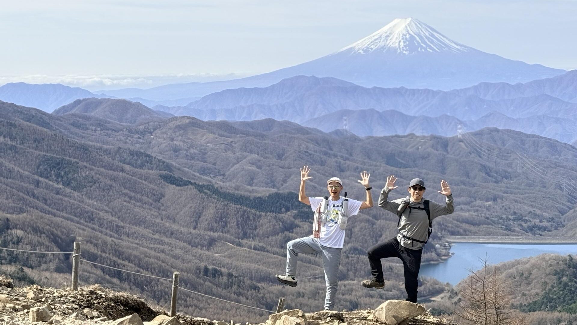 雷岩から富士山と大菩薩湖