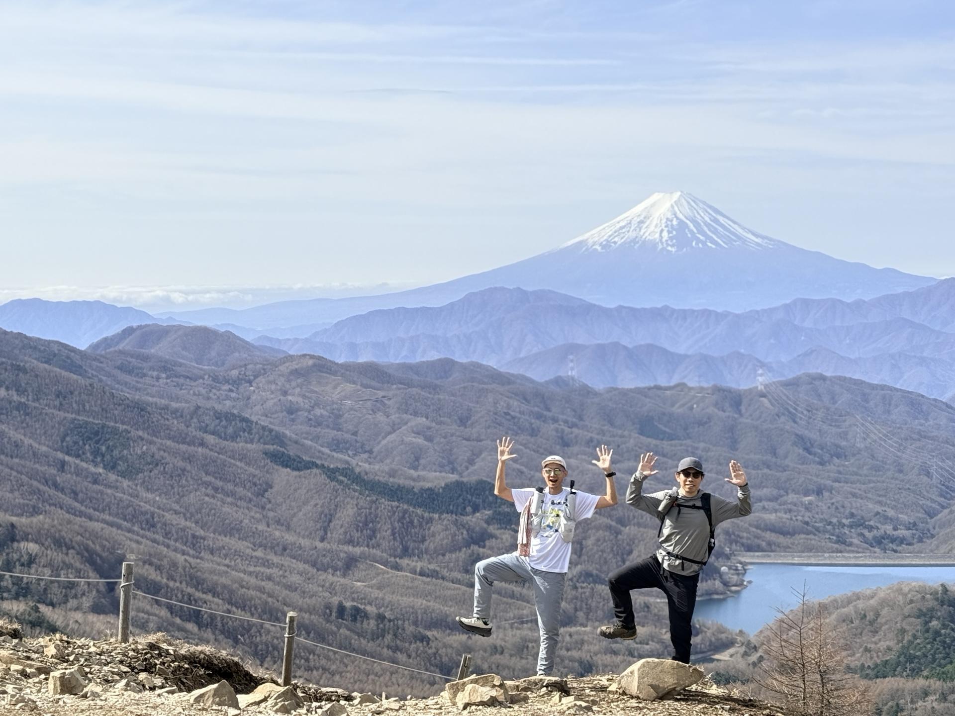 雷岩から富士山と大菩薩湖