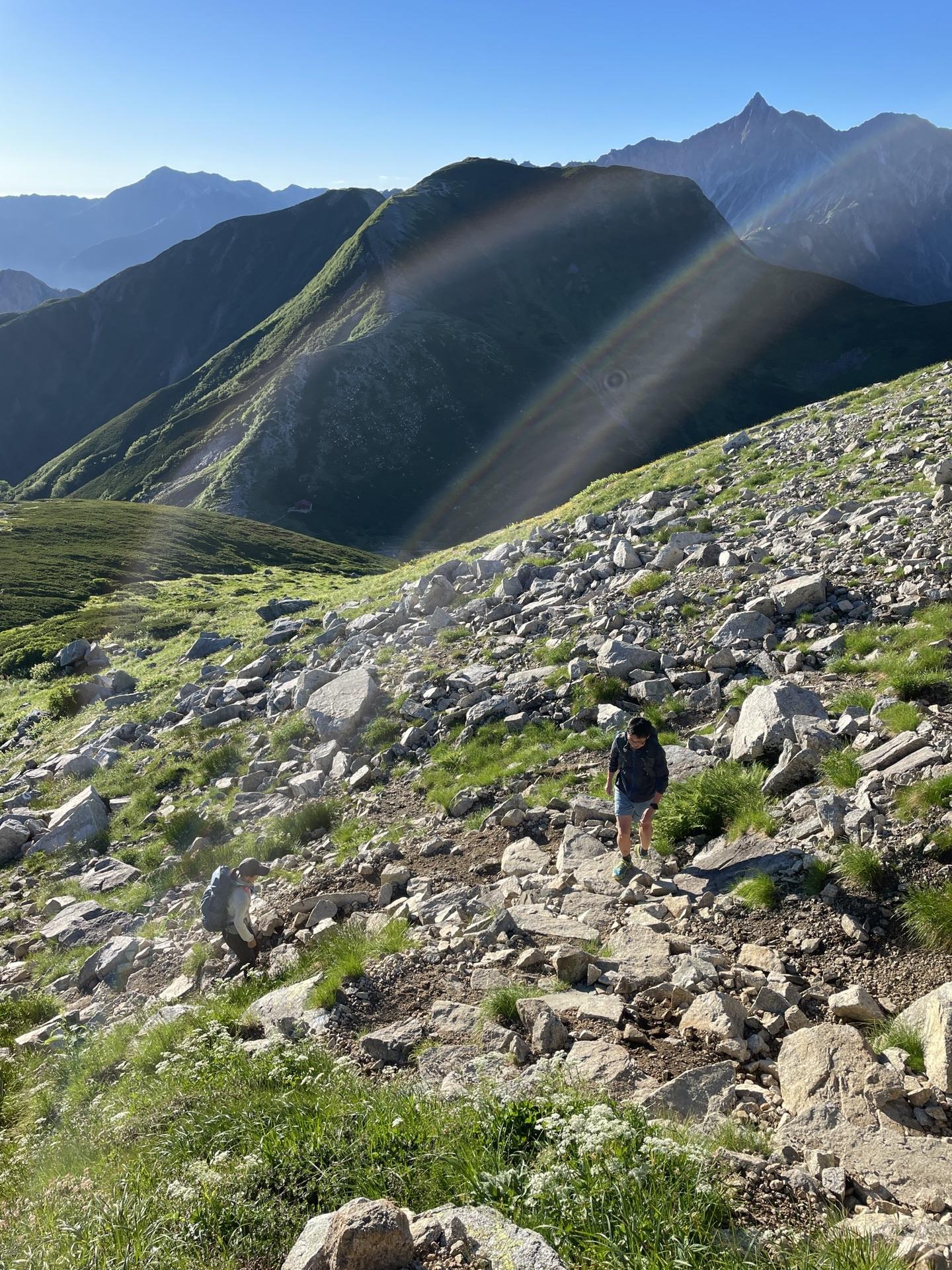 HOKA SPEEDGOAT 5 ビブラムメガグリップで岩場を歩く