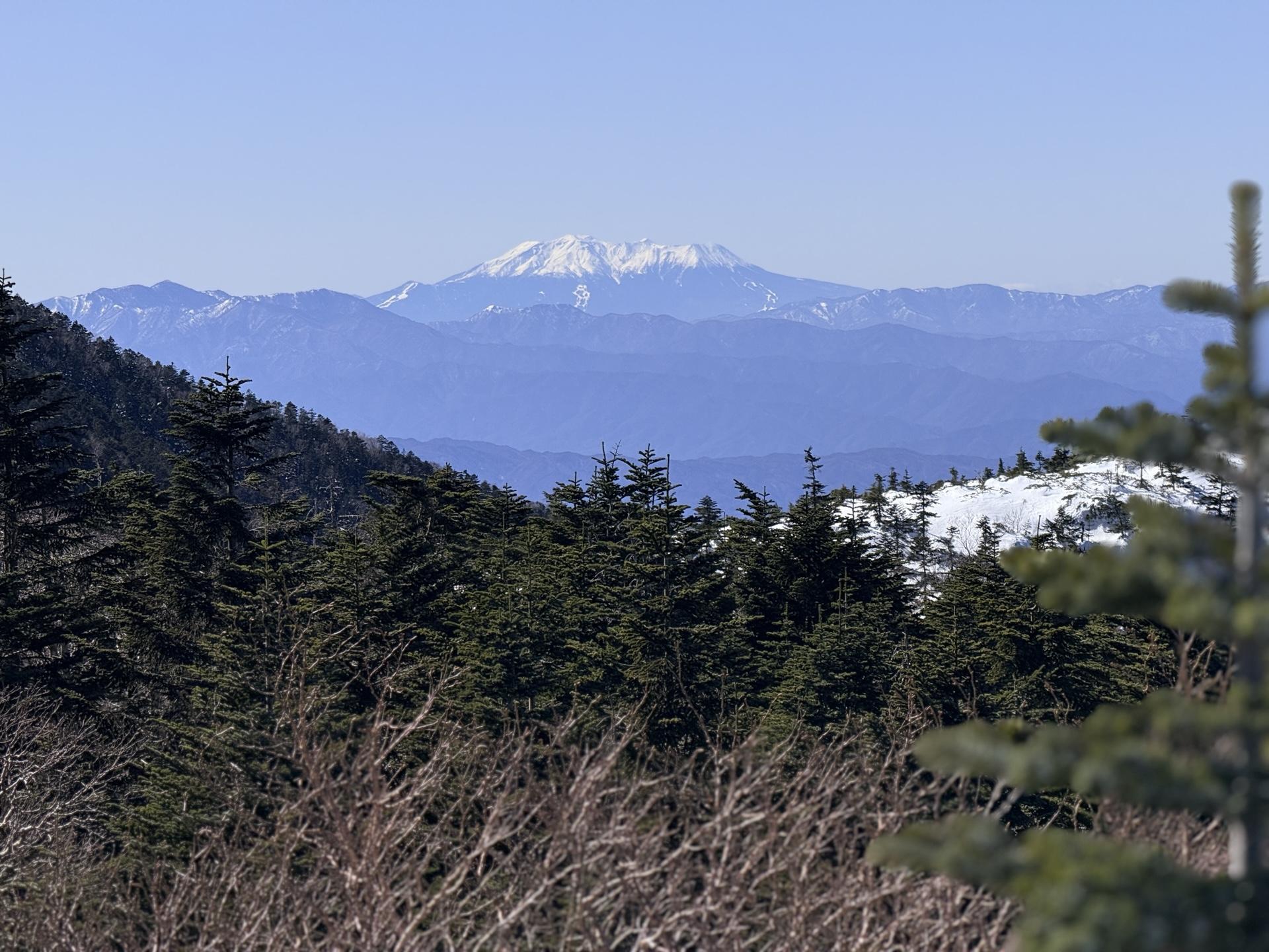 東天狗岳 稜線から 御嶽山