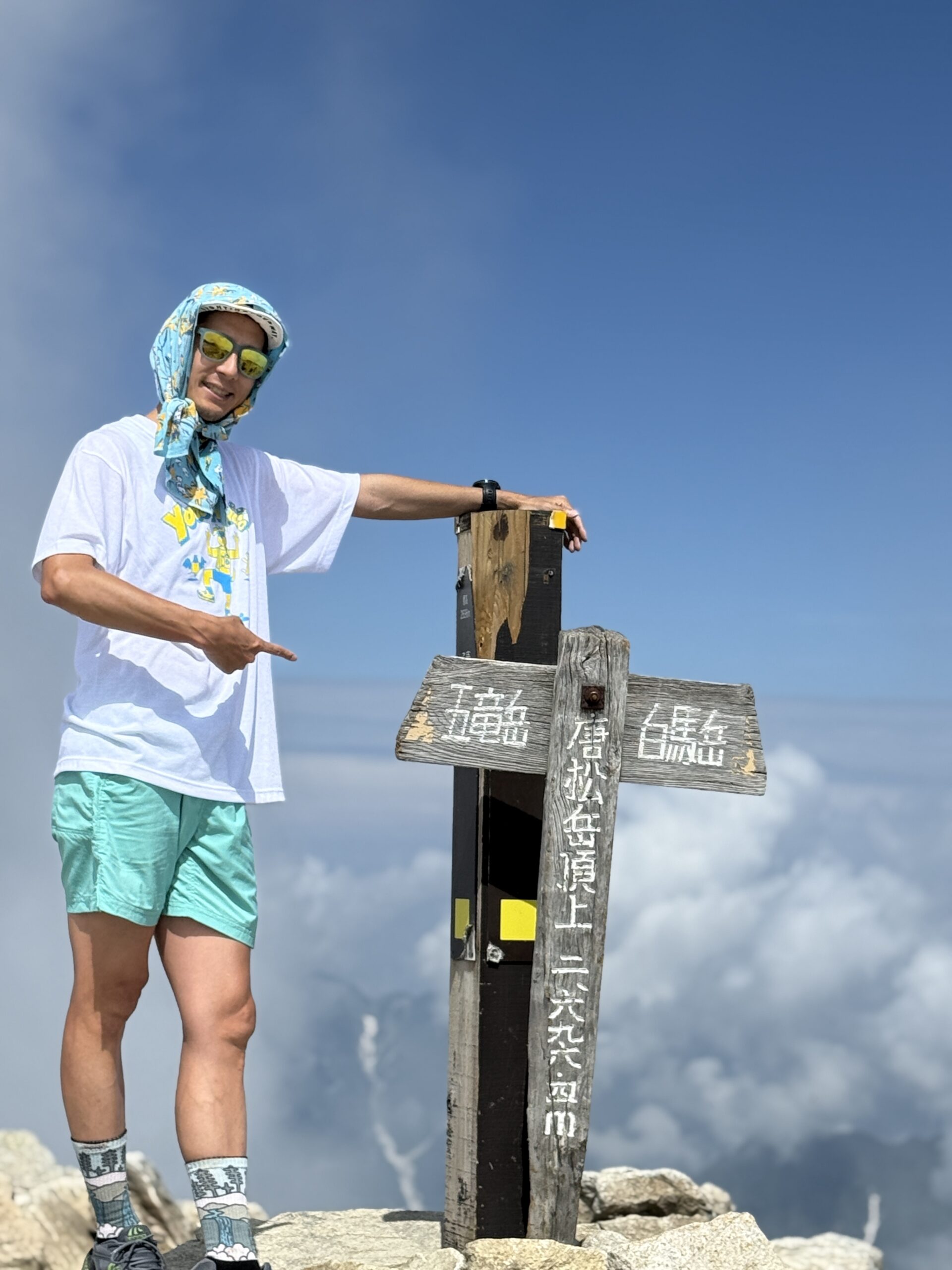 goodr OGサングラス（SUNBATHING WITH WIZARDS）初夏の唐松岳山頂