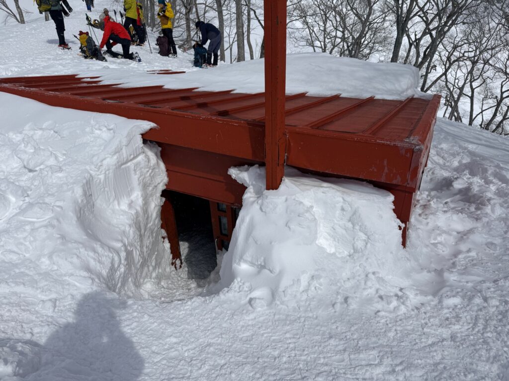 谷川岳　熊穴沢避難小屋
