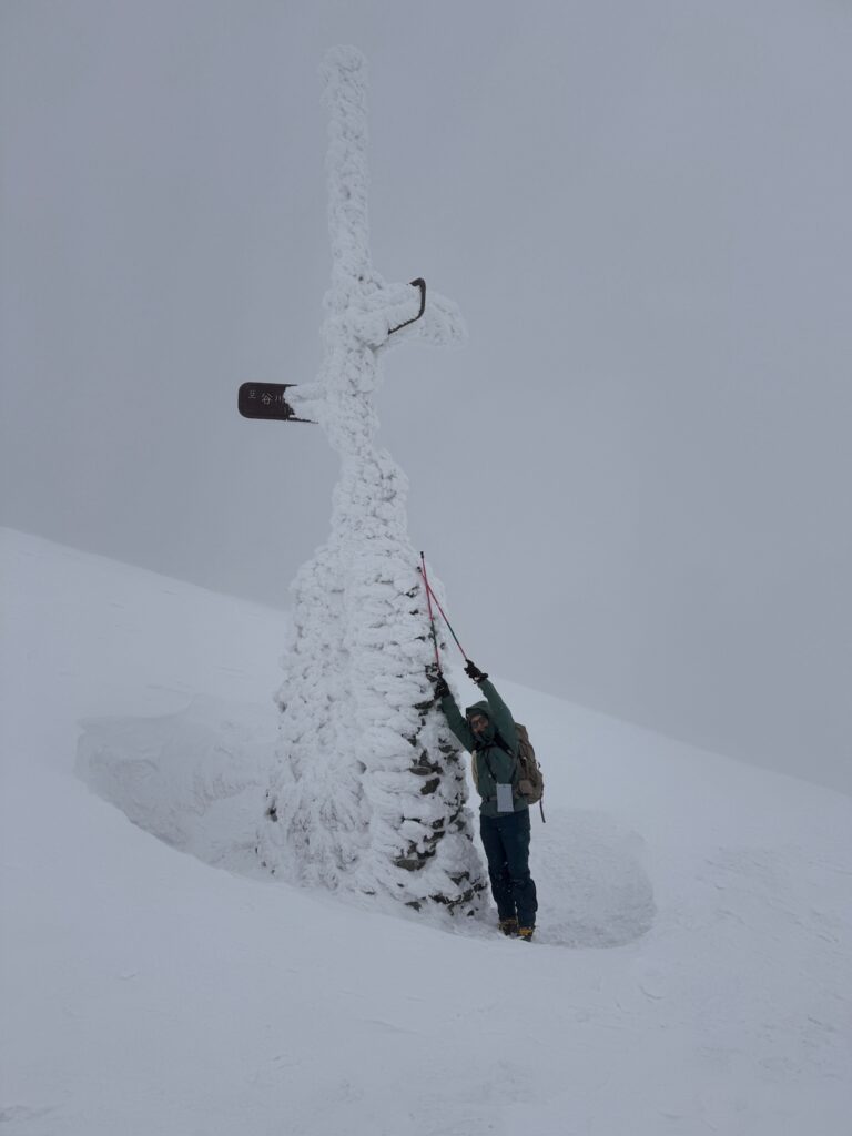 谷川岳 トマの耳 山頂標識 雪