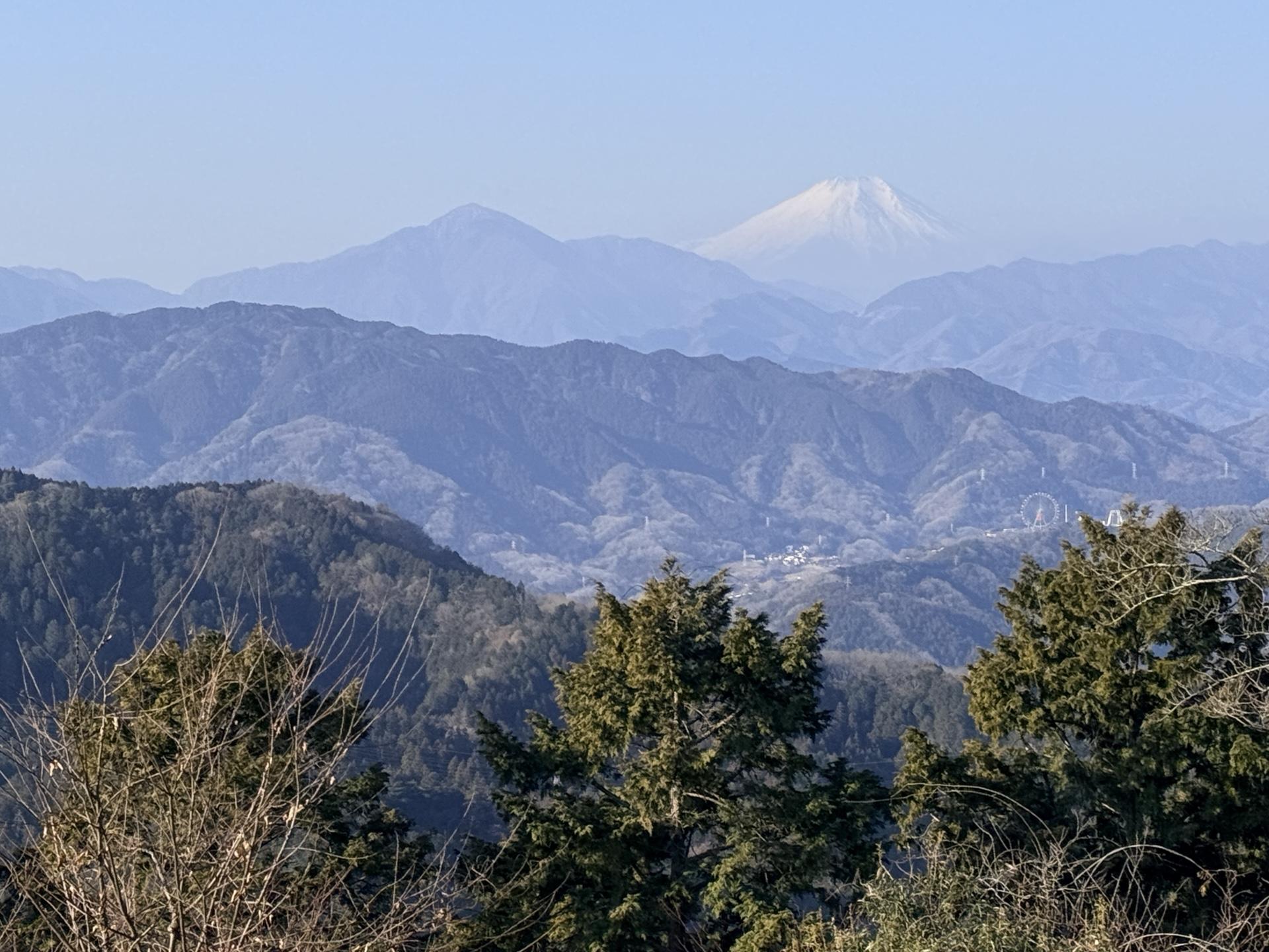 高尾山山頂から富士山
