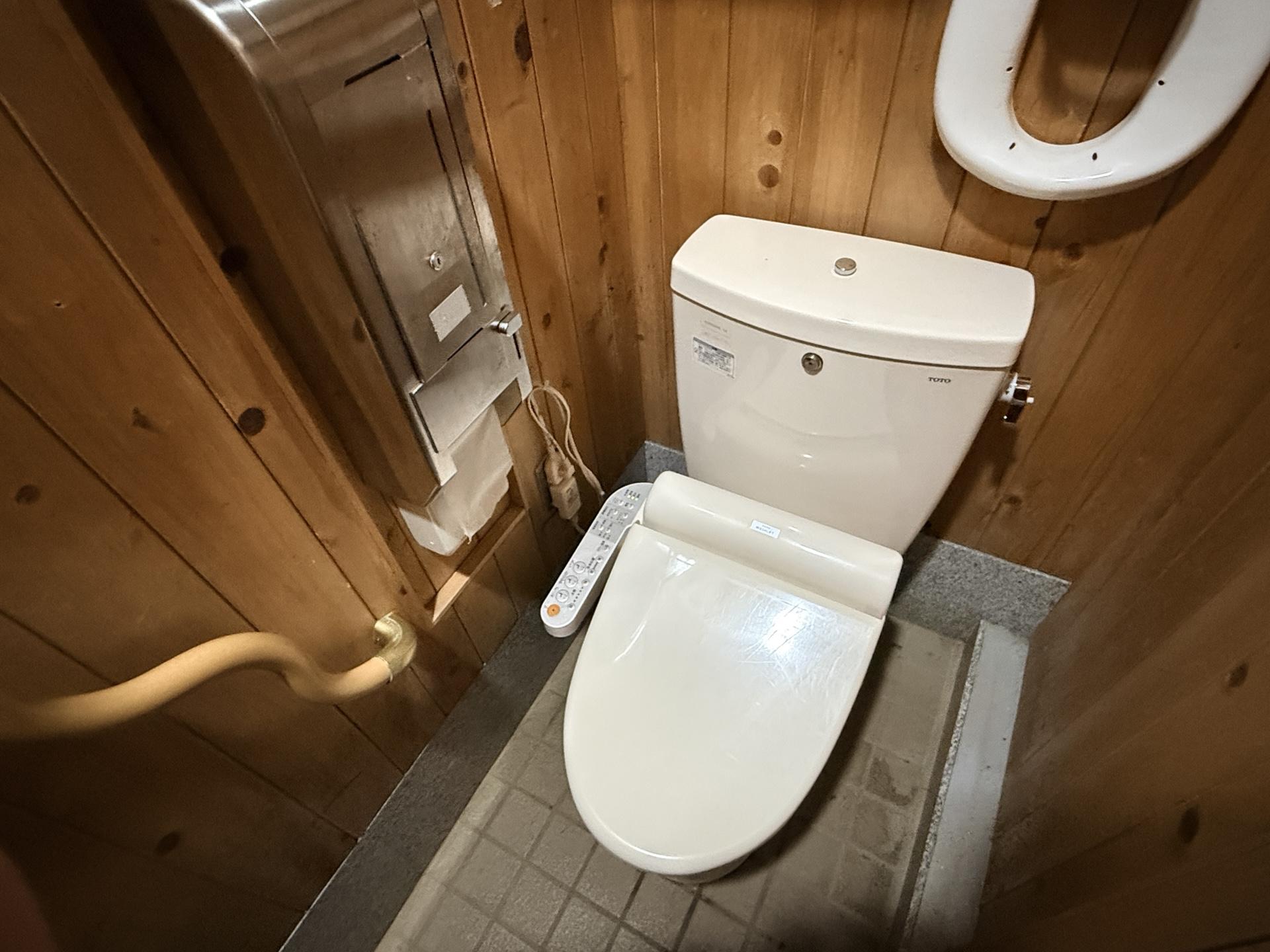 高尾山山頂トイレ ウォシュレット完備