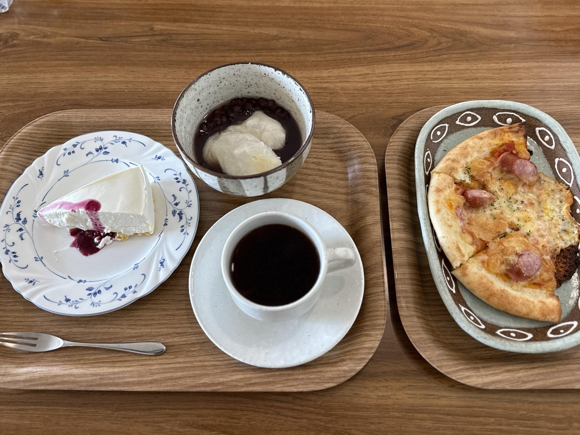 みくりが池温泉名物のブルーベリーチーズケーキ