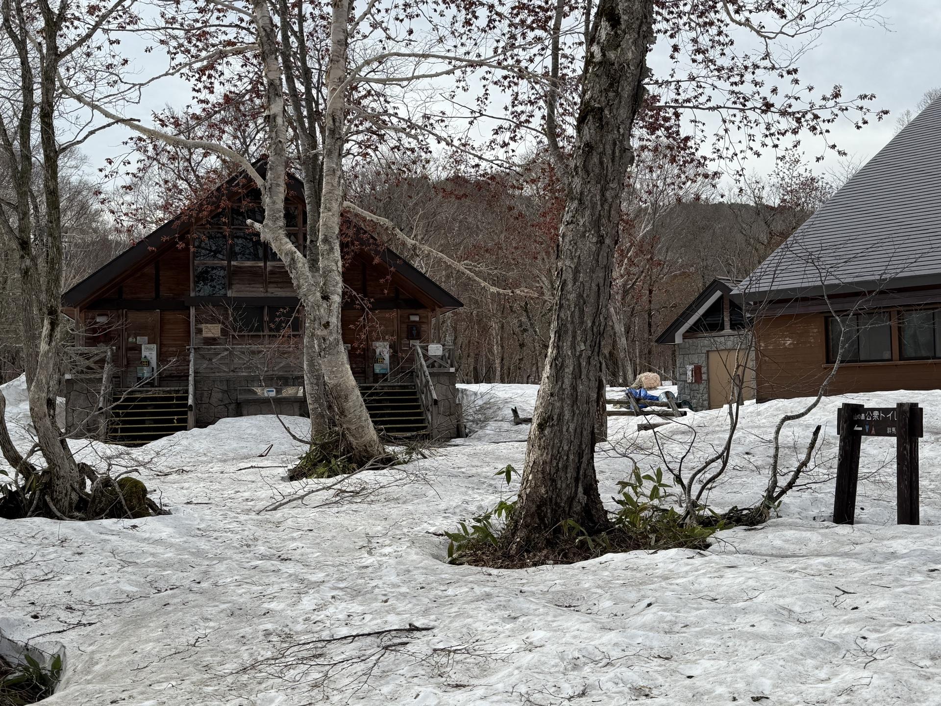 尾瀬 山の鼻 ビジターセンター 山小屋 雪