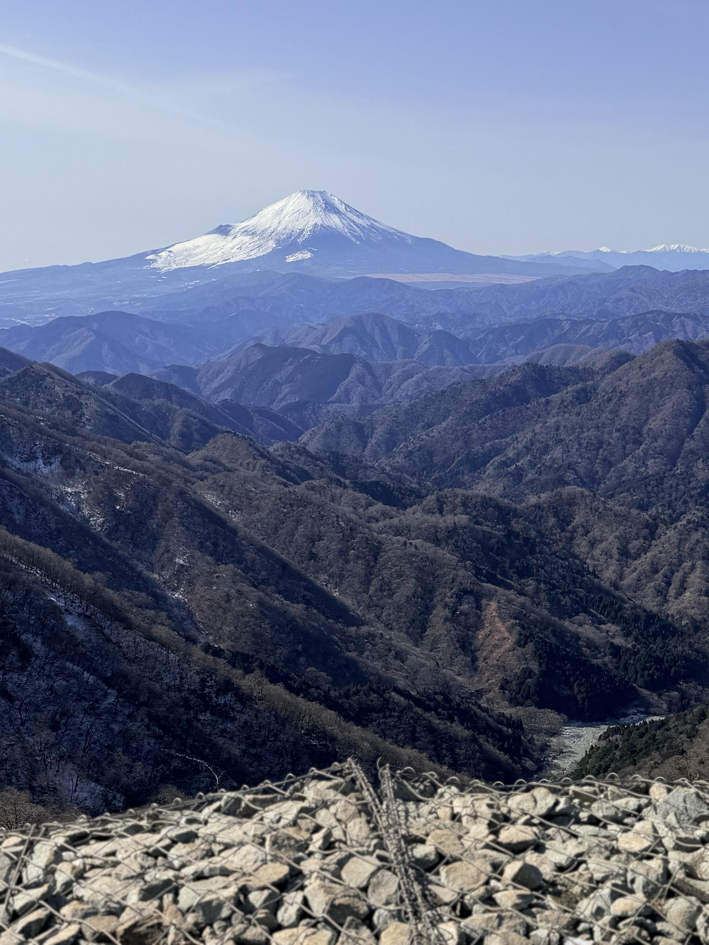 塔ノ岳山頂付近から望む富士山