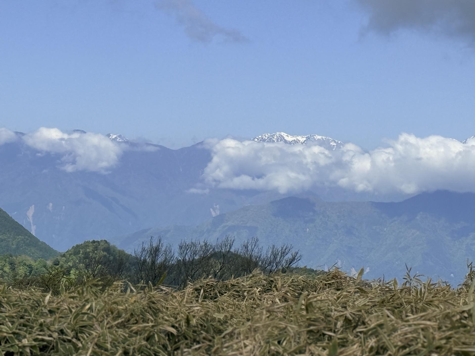 こっちは南アルプス南部の山々 まだこれらの山には登ったことがないので山名などは自信がないけど、こちら