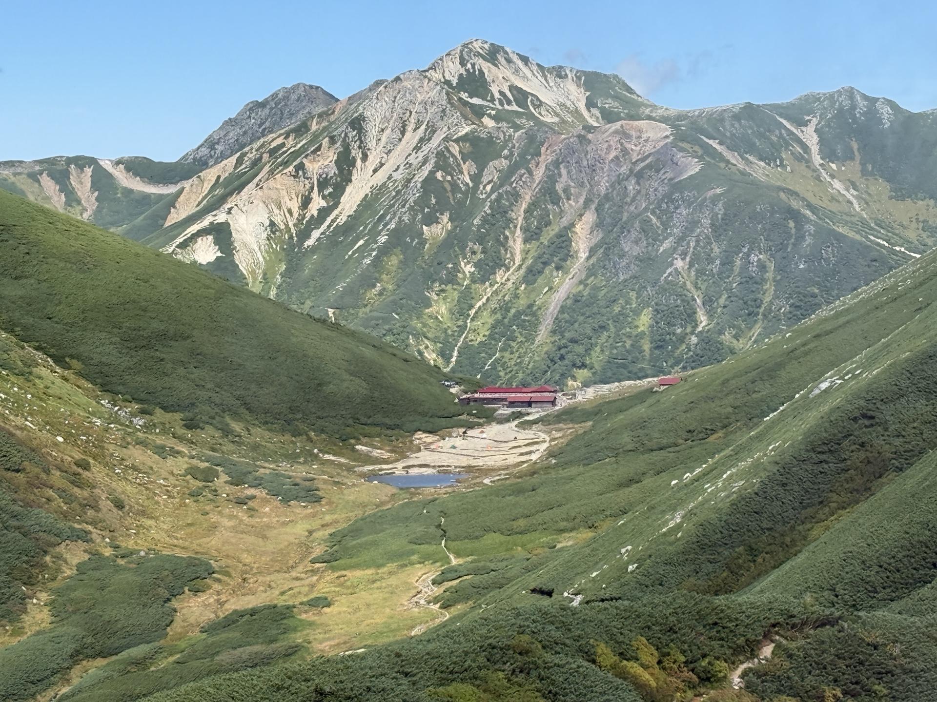 双六小屋と鷲羽岳