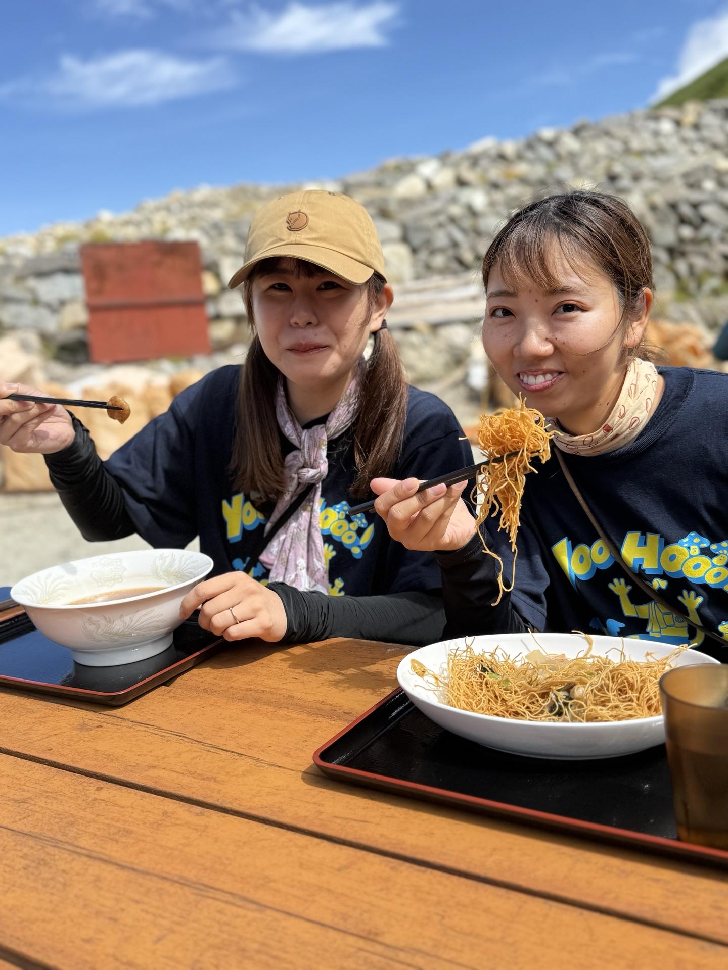 みんなで食事
