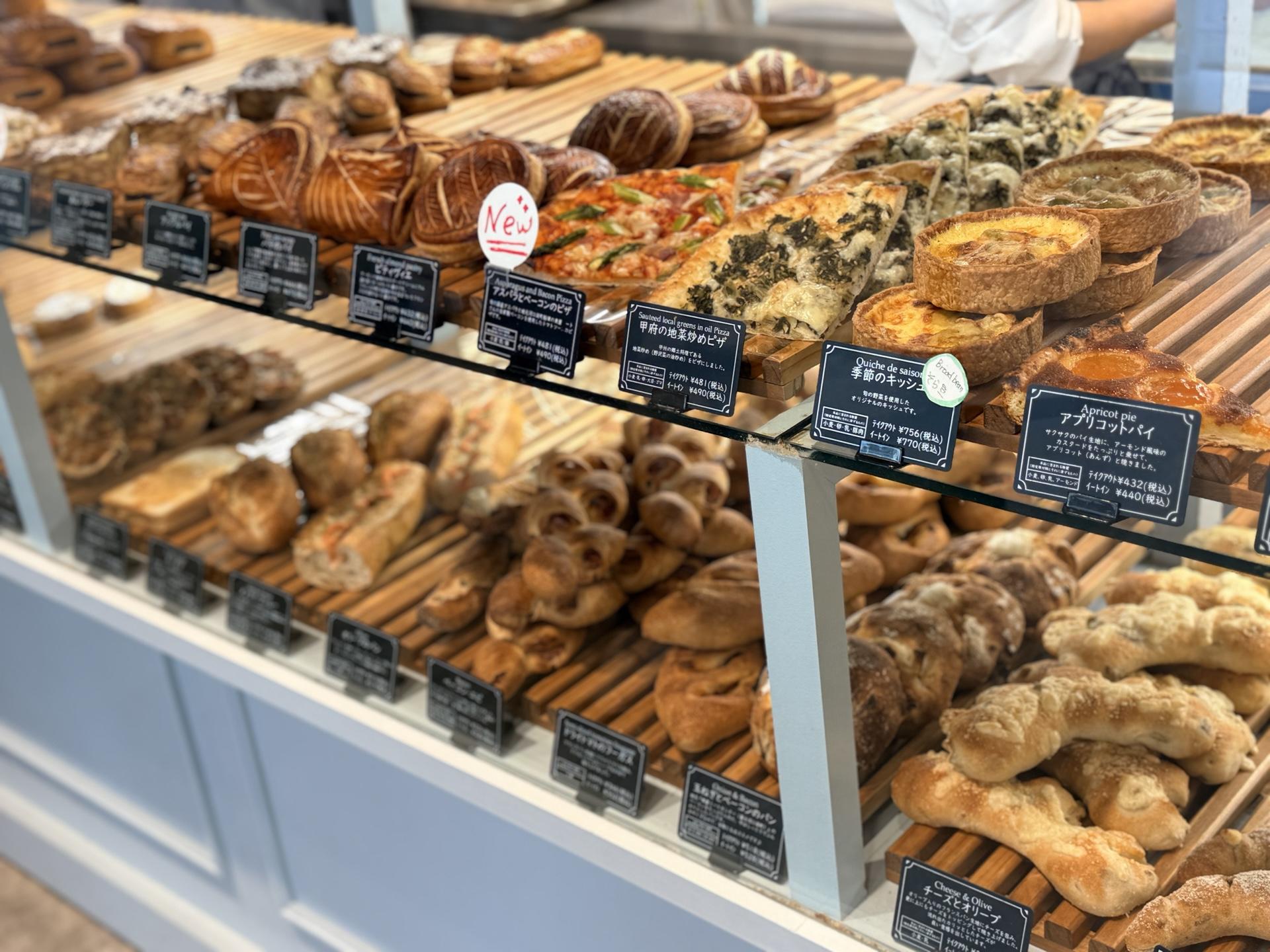 店内には私の好きな感じのパンがぎっしり クロワッサン🥐が好き❤️