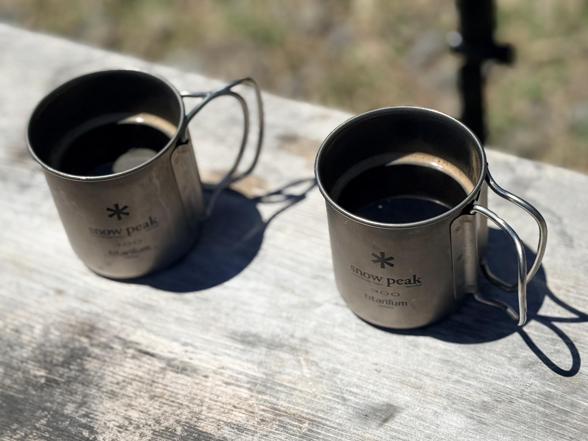 日の出山頂で粉末コーヒーとスノーピークのマグ