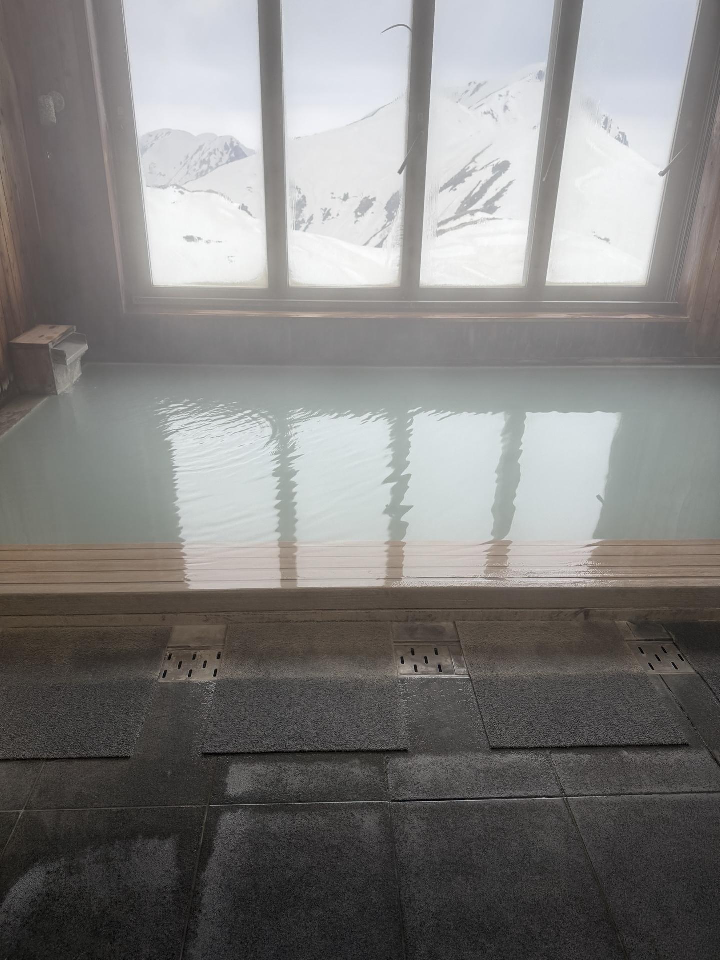 展望温泉♨️ お湯はぬるいのでのんびり長く浸かれる