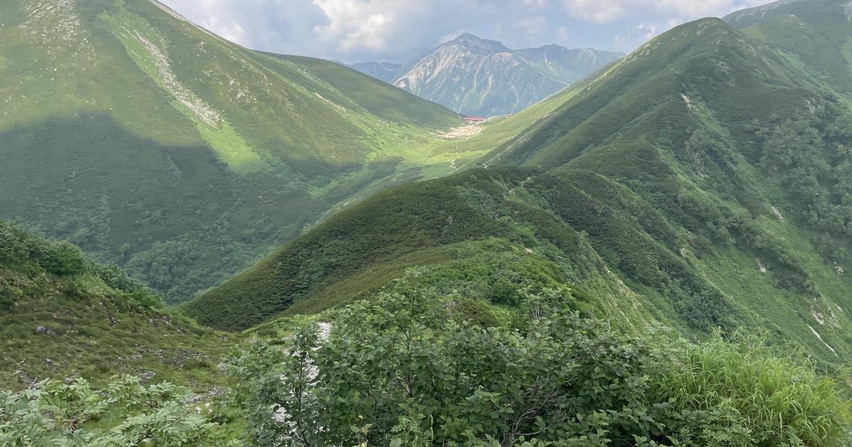 双六小屋モバイルバッテリー禁止令の本質──登山者が今すぐ取るべき2つの安全対策【2026年最新】