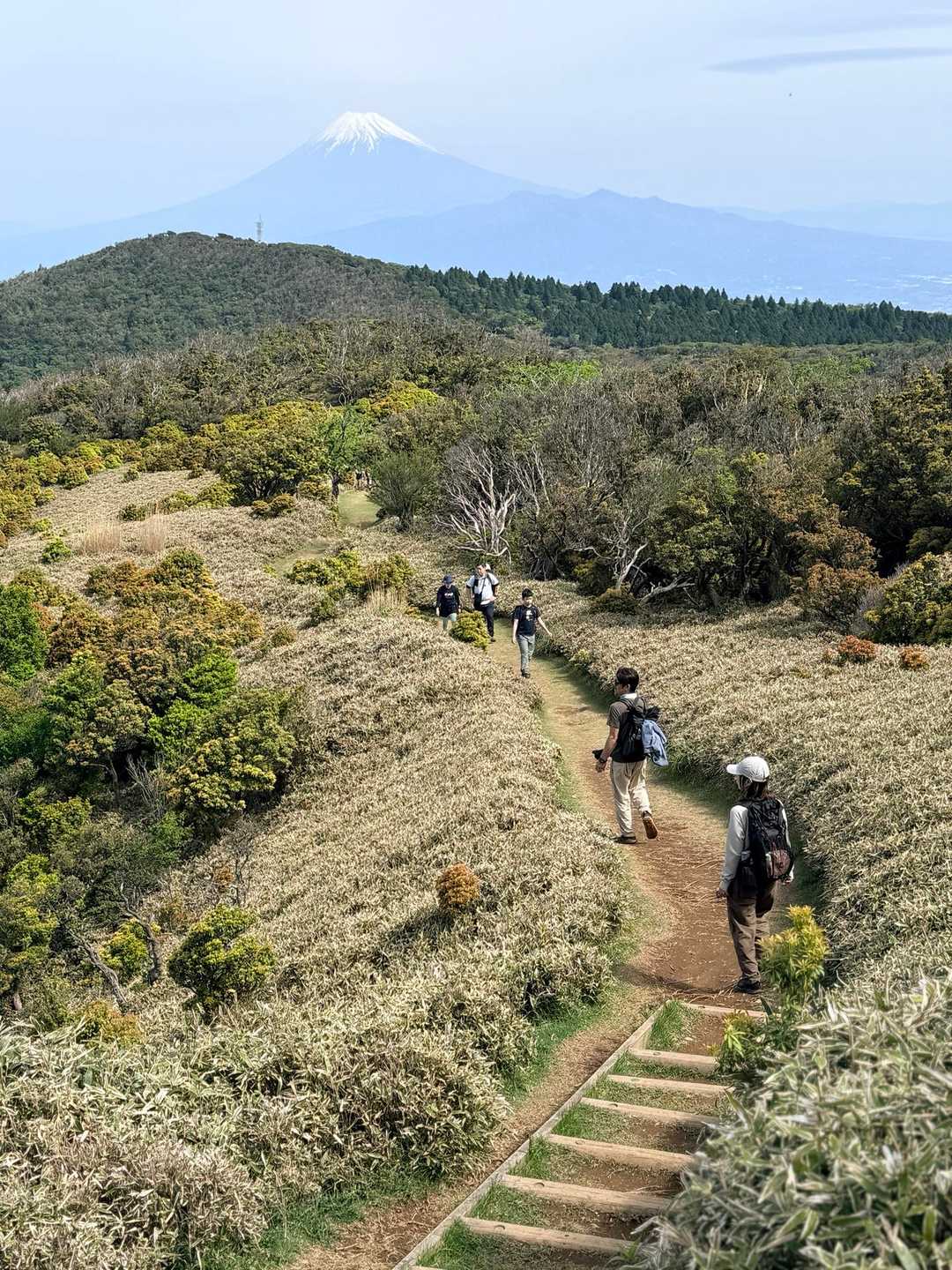 富士山に向かって歩く稜線