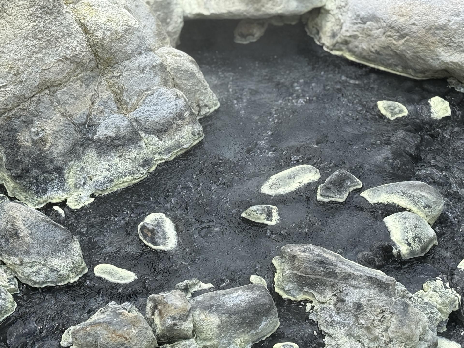 湯俣温泉 川から湧くお湯
