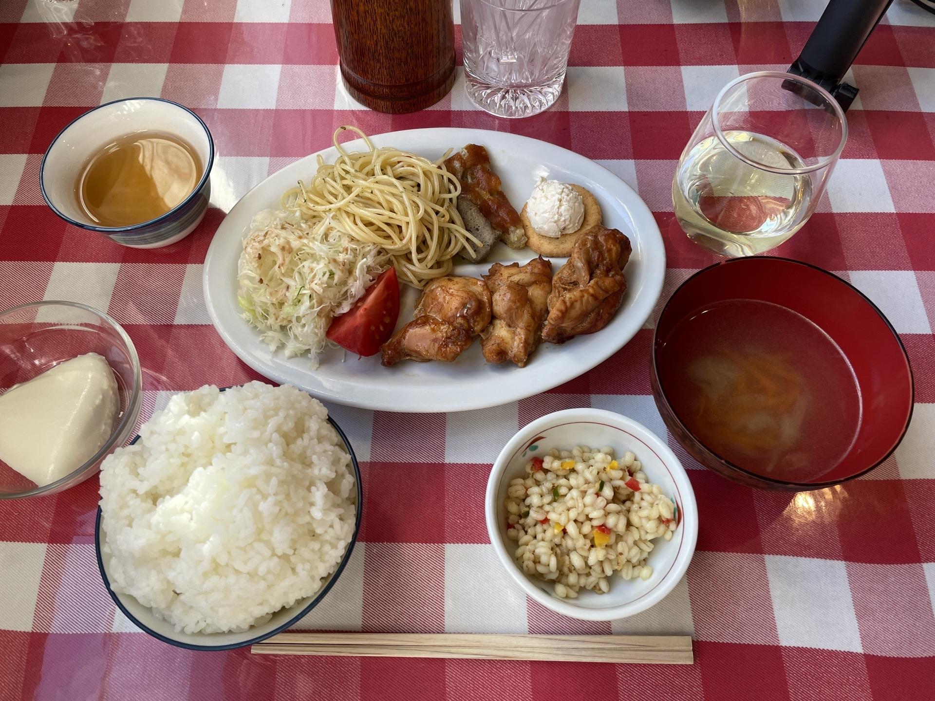 表銀座 槍ヶ岳 ヒュッテ大槍 グルメ ヒュッテ大槍の夕食。タンドリーチキンとパスタが名物。