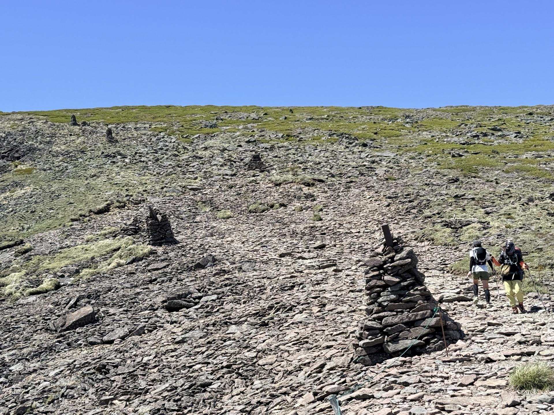 赤岳 硫黄岳への道と山頂