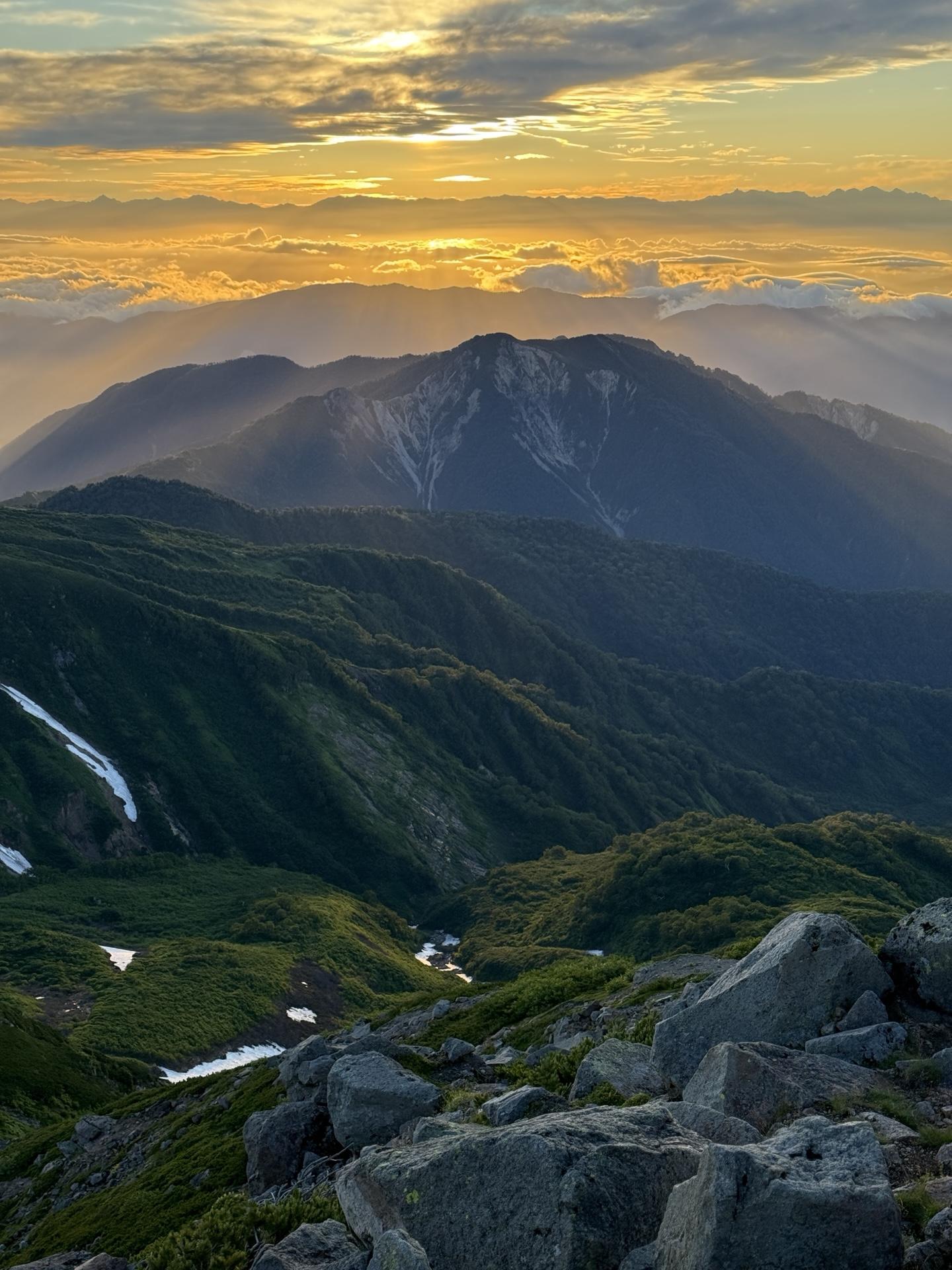 白山 御前峰 山頂から望む北アルプスの山並み