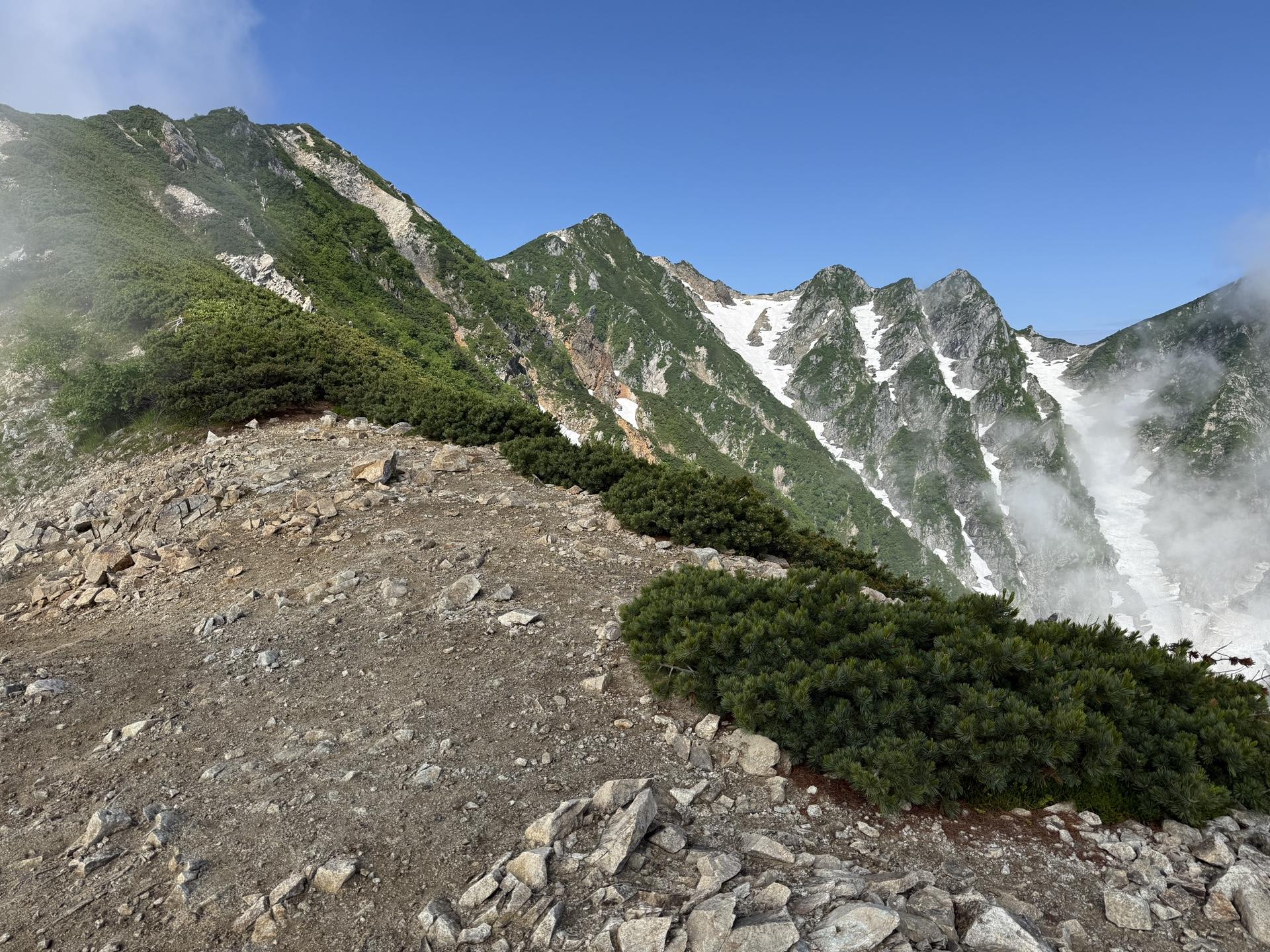 唐松岳 山頂方面の展望 2025年7月9日8時21分撮影
