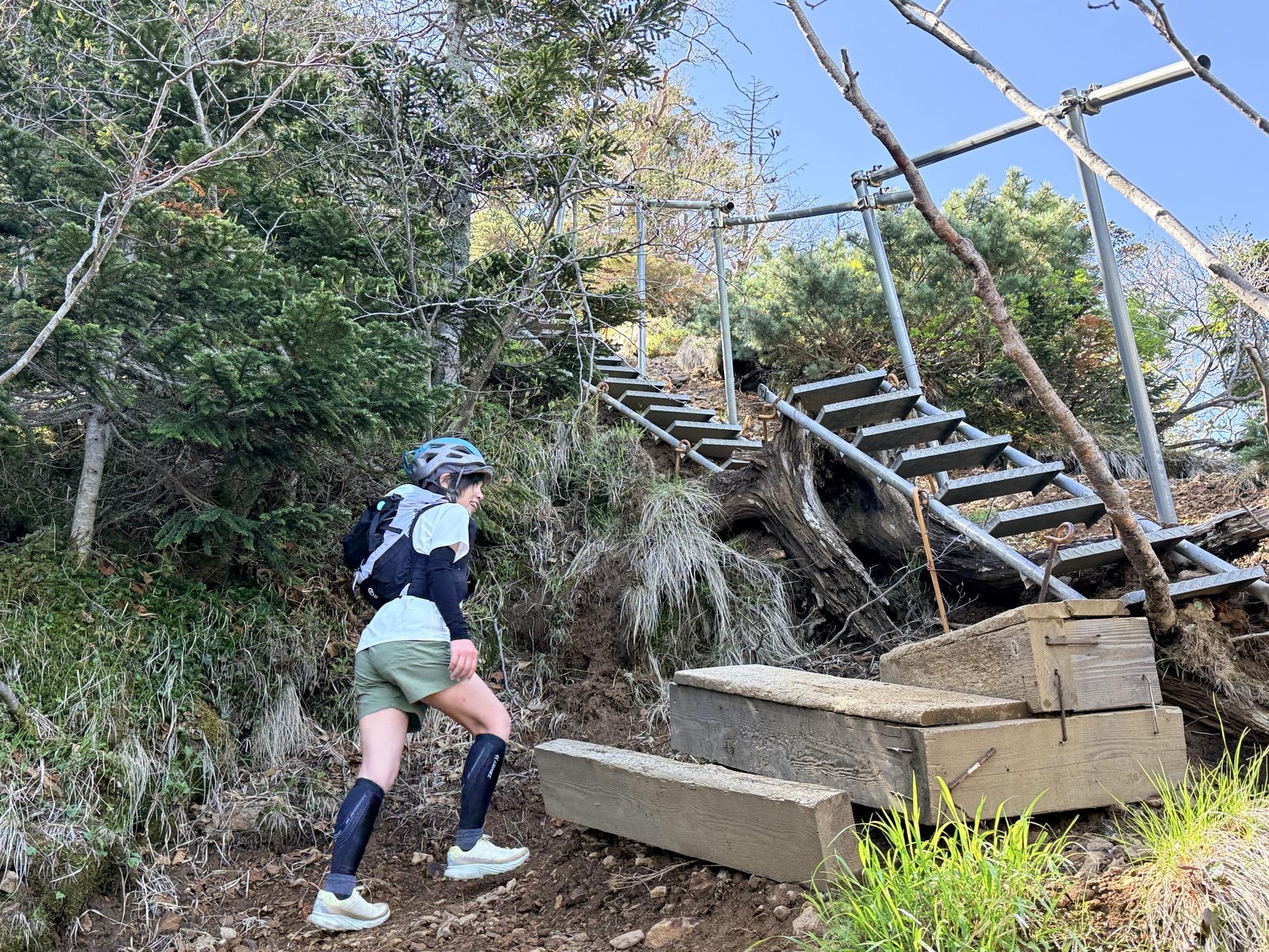 赤岳 阿弥陀岳分岐と斜めの階段
