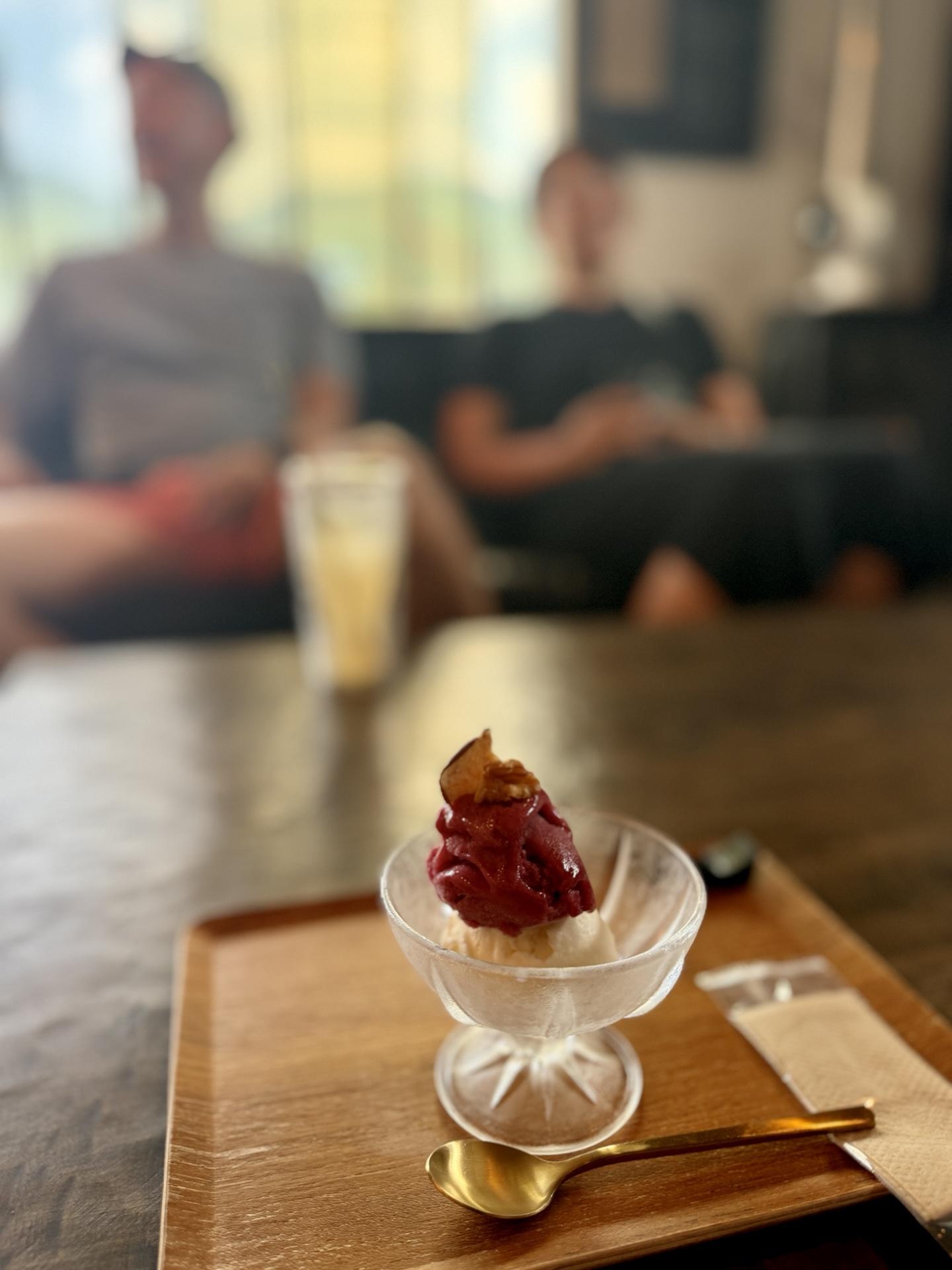 三俣山荘図書館 カフェ ジェラート