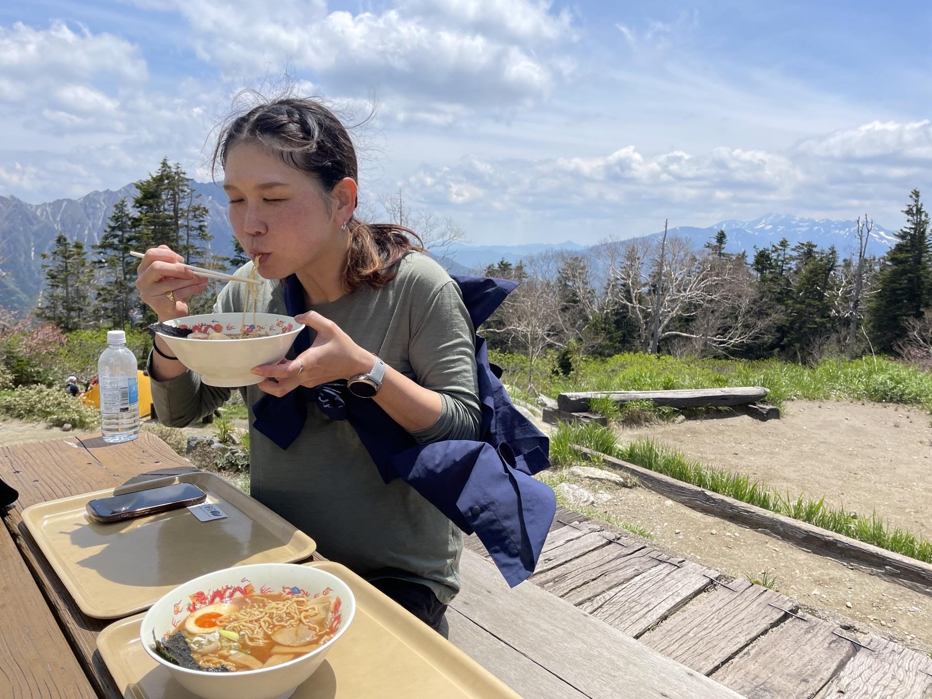 西穂山荘 ラーメン 食べる 山メシ
