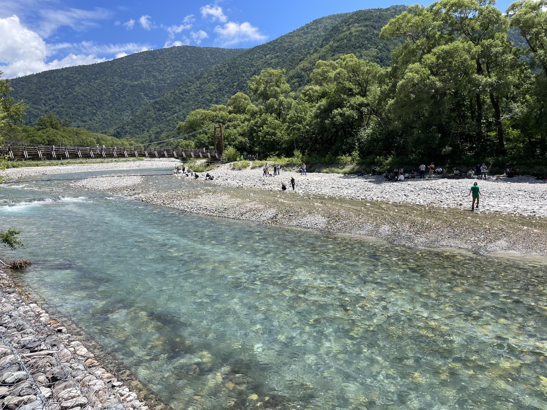 表銀座 上高地 河童橋 ゴール 上高地・梓川の清流。火照った脚をアイシング。