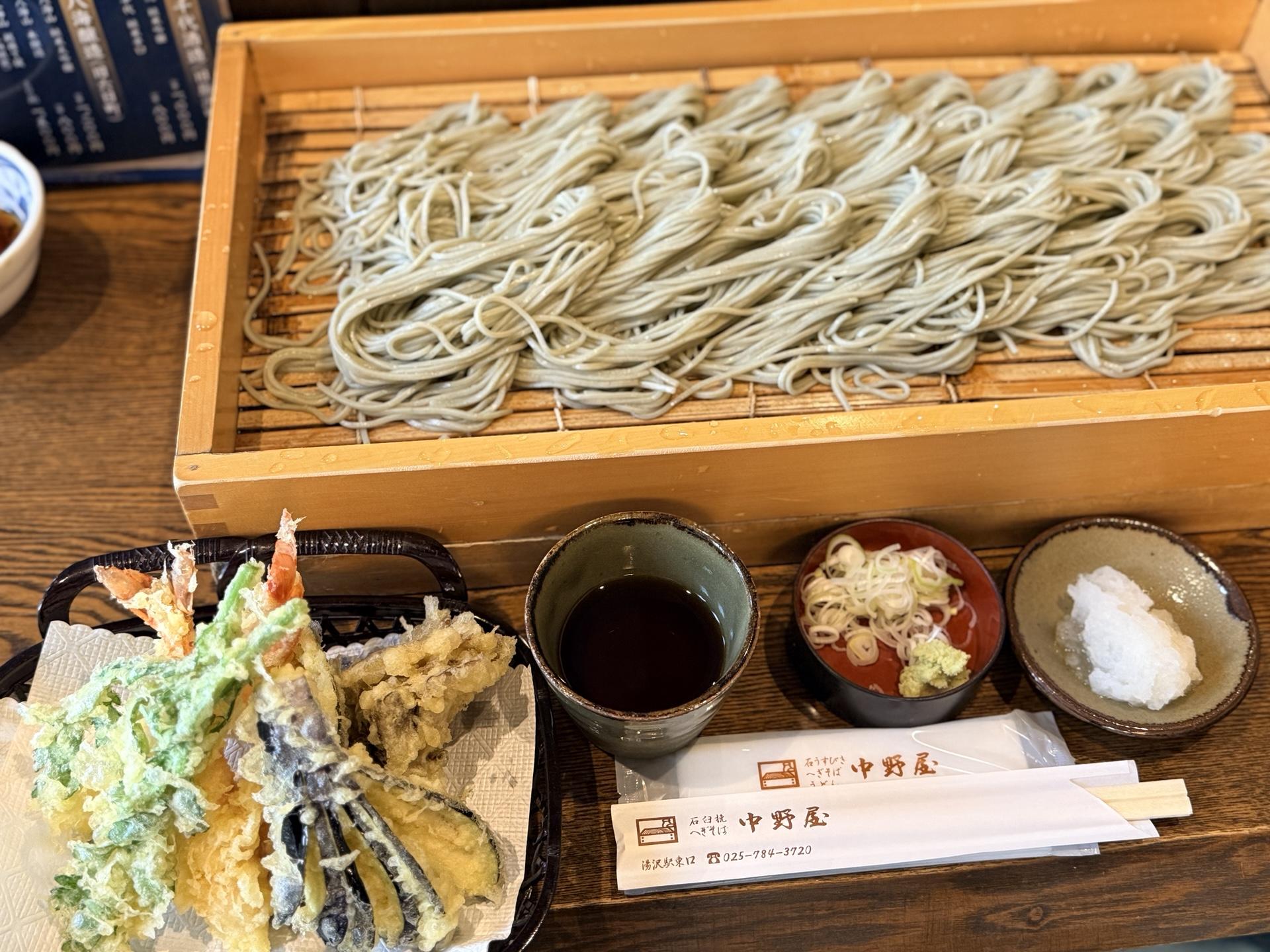 平標山 へぎそば3人前3,300円。つるつる喉ごし最高