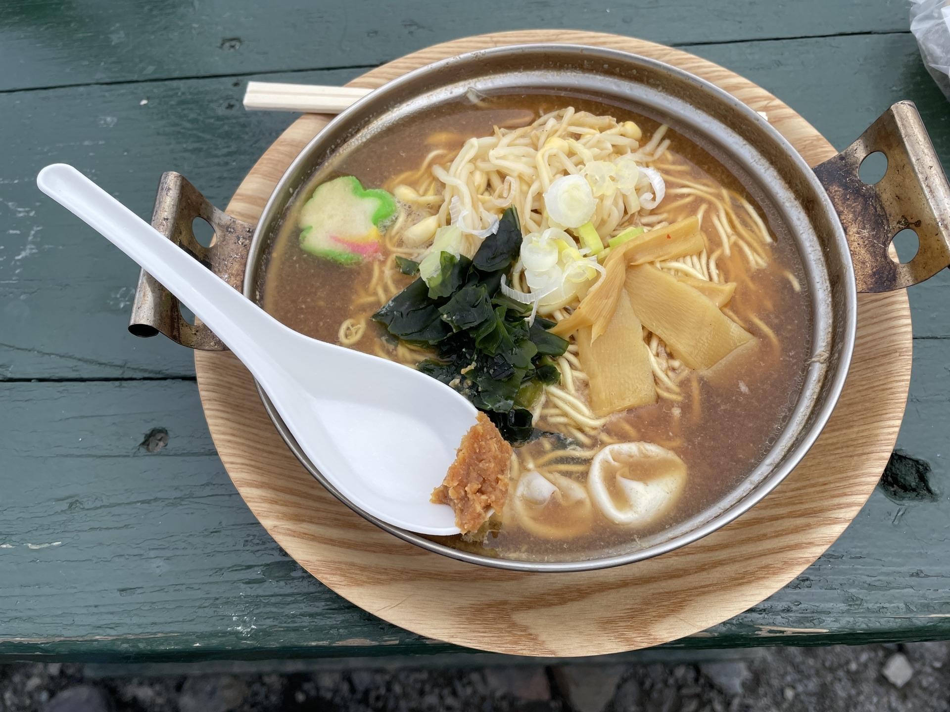 北岳 北岳肩の小屋の鍋焼きラーメン 2024年9月23日11時08分撮影