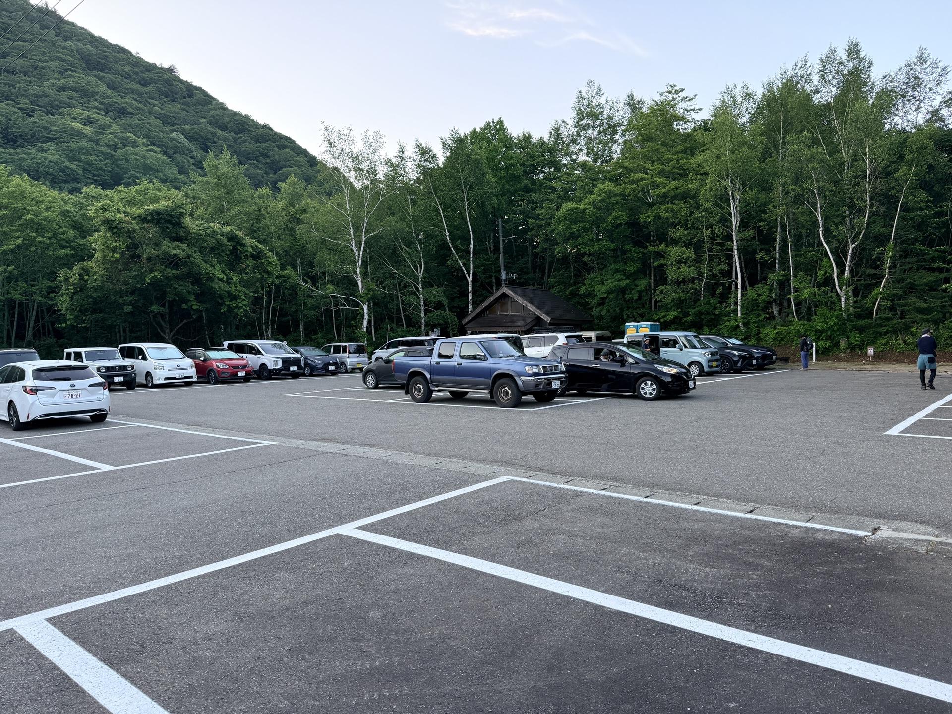 平標山 第1駐車場(朝4:30で7割)