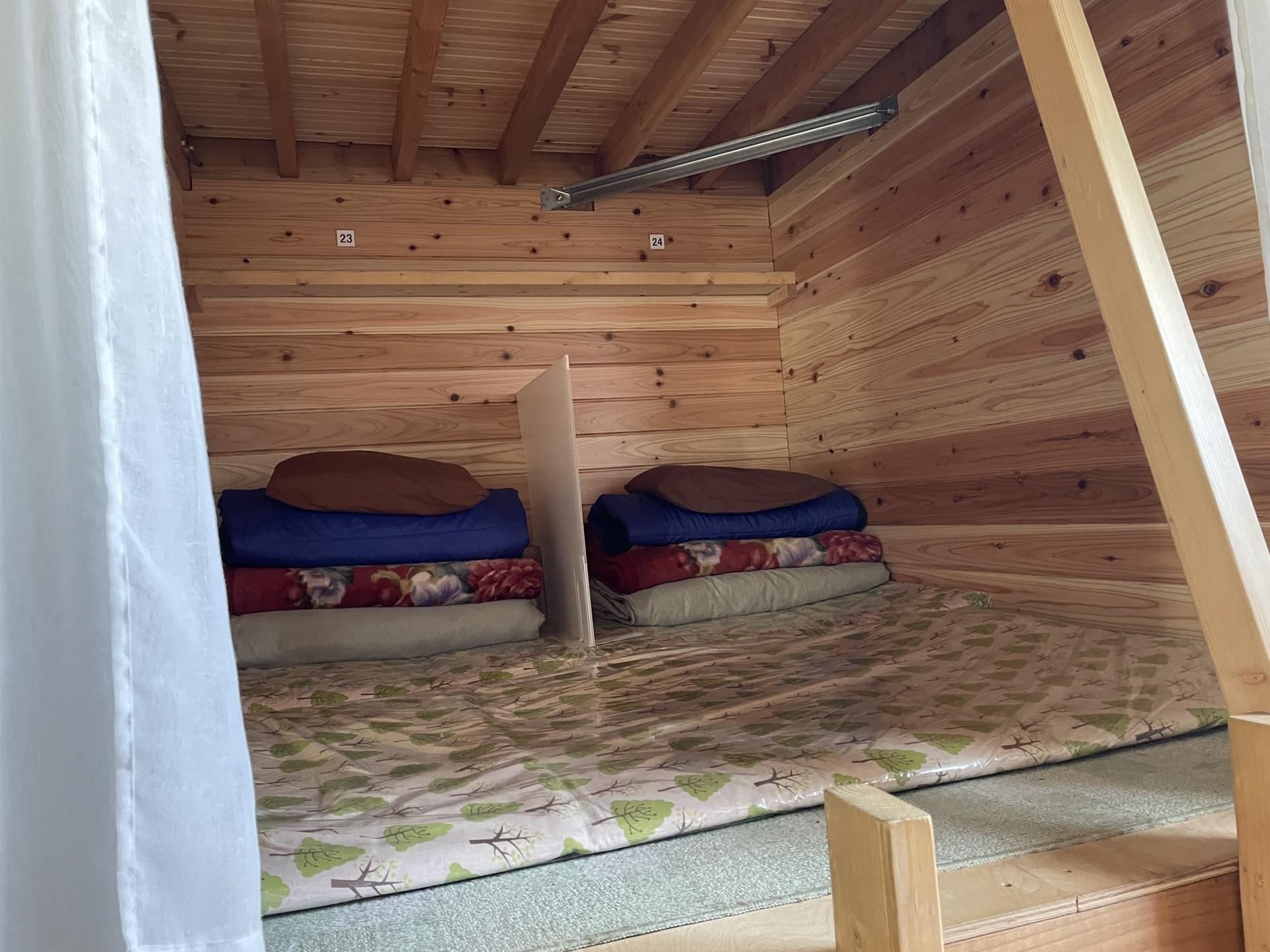 北岳 北岳肩の小屋の寝床 2024年9月23日10時50分撮影
