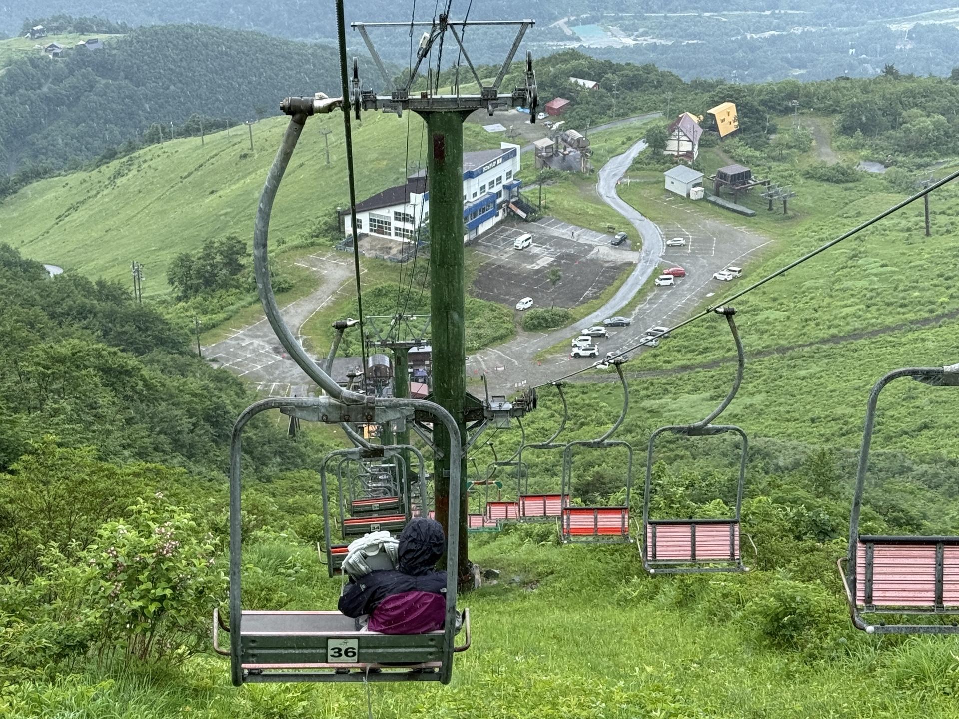 黒菱ライン リフトから見下ろす黒菱駐車場 2025年7月9日13時21分撮影