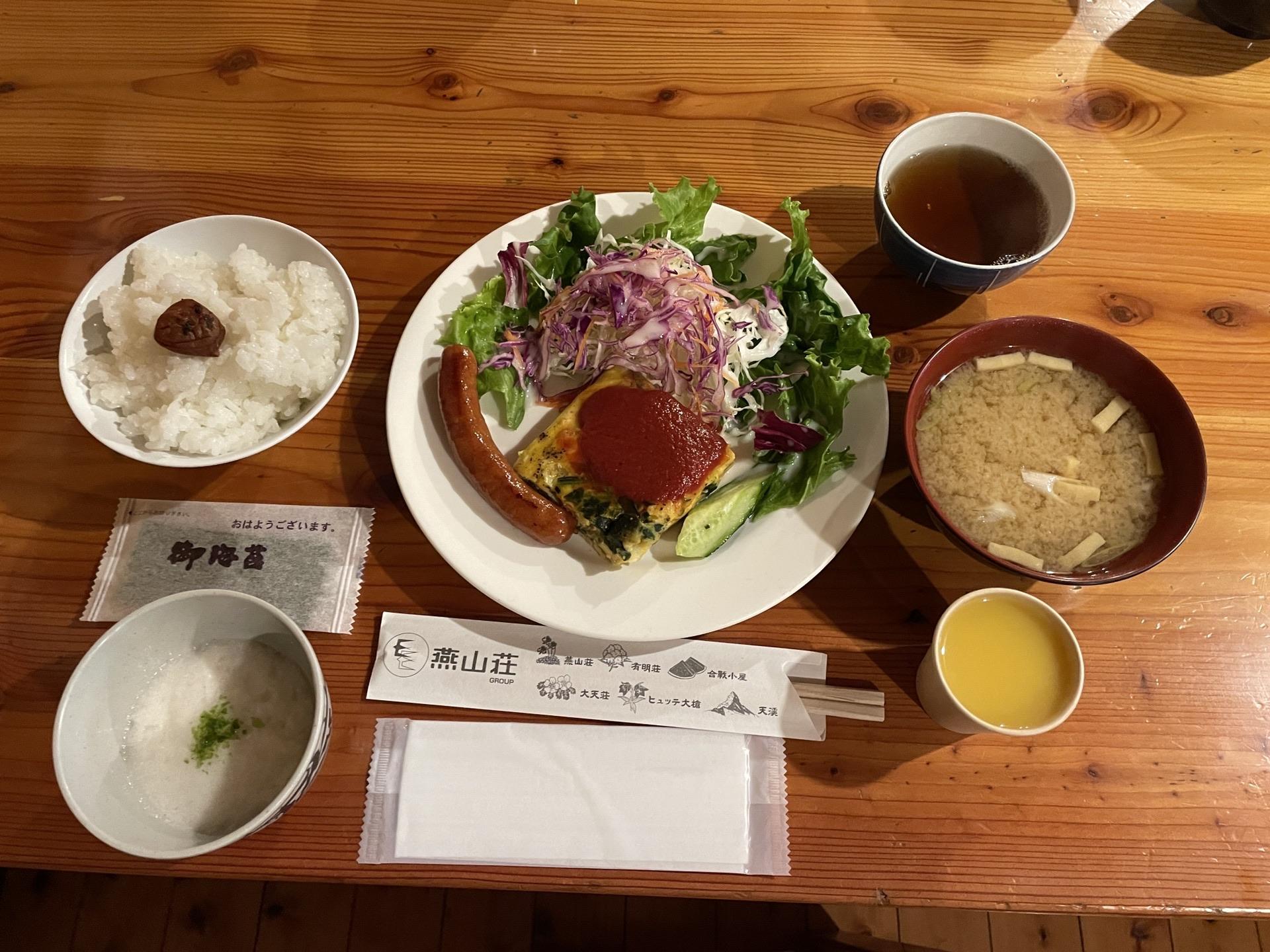 表銀座 大天荘 朝 大天荘の朝食。オレンジジュースが体に染みます。