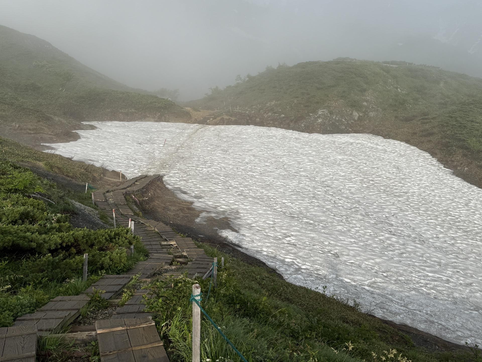 唐松岳 八方池手前の雪渓 2025年7月9日6時5分撮影