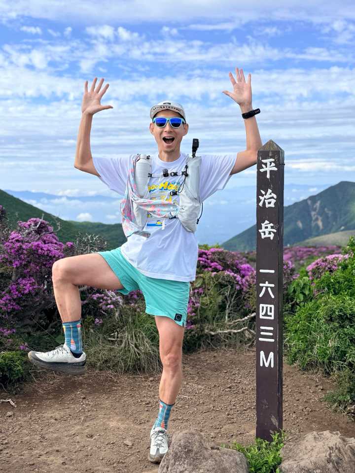平治岳 山頂標識 ミヤマキリシマ 強風 くじゅう連山