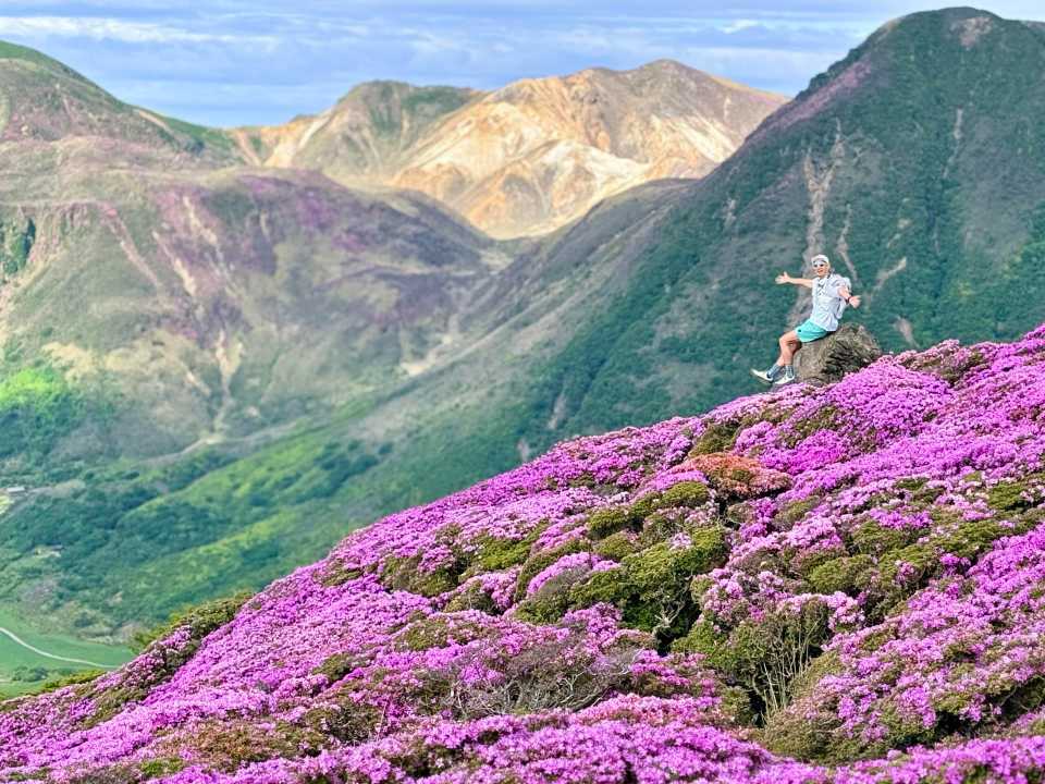 平治岳 絶景岩 座って撮影 安全 ミヤマキリシマ