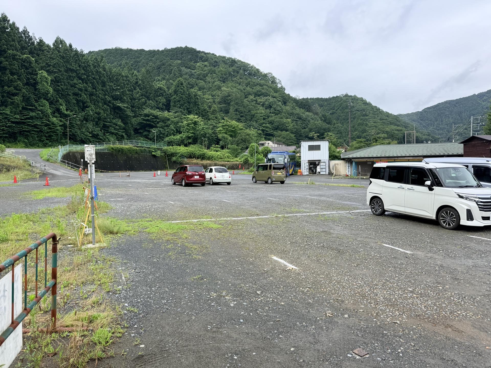 南高尾セブンサミッツ 今回停めた駐車場はこちら🅿️ 薬王院自動車祈祷殿駐車場 駐車可能台数250台 8