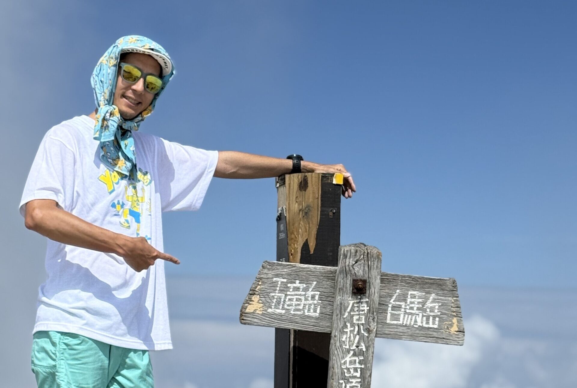 goodr OGサングラス（SUNBATHING WITH WIZARDS）初夏の唐松岳山頂