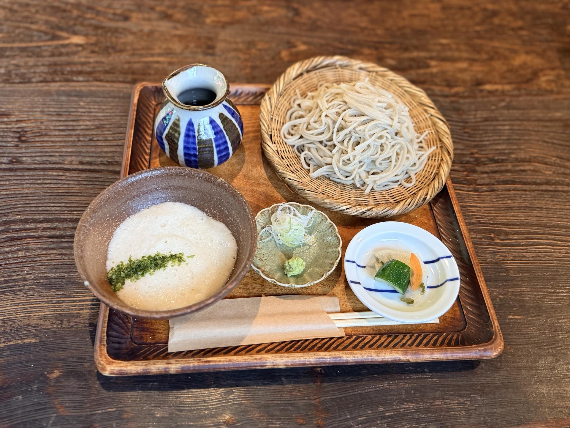 南高尾 とろろ蕎麦 1,650円。蕎麦にうるさい