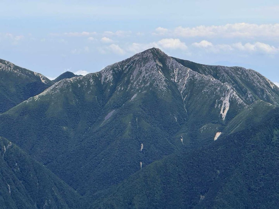 ピラミダルな常念岳(2,857m)