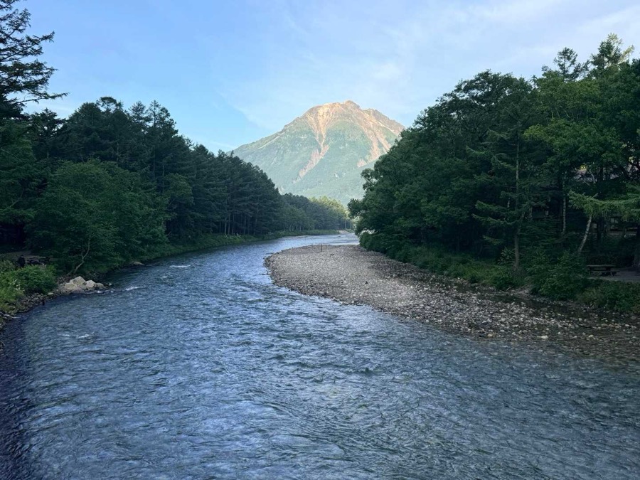 左手には焼岳(2,455m)