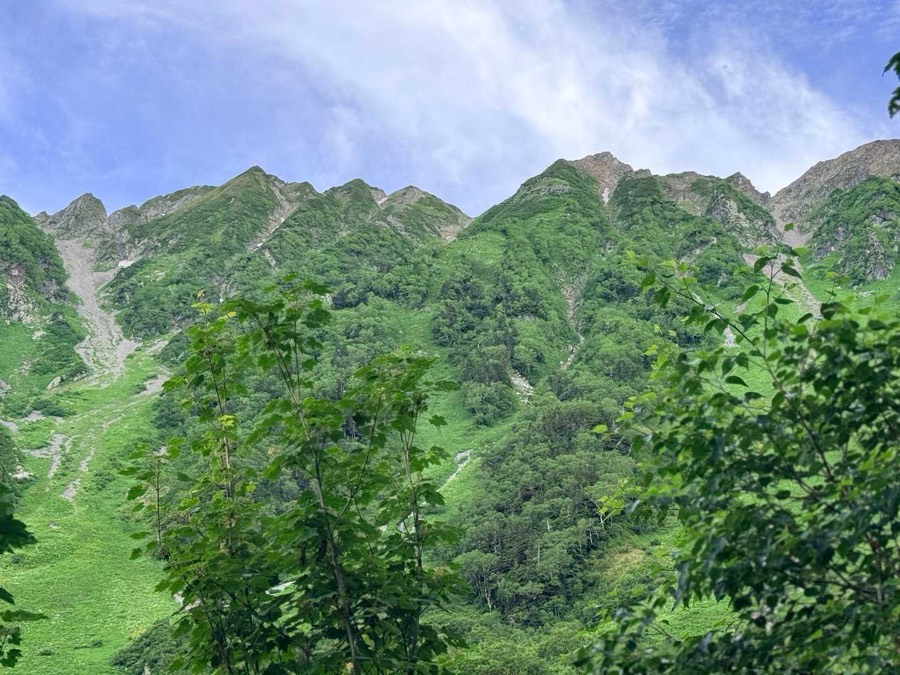 西穂展望所からの眺望。左手が西穂高岳(2,909m)