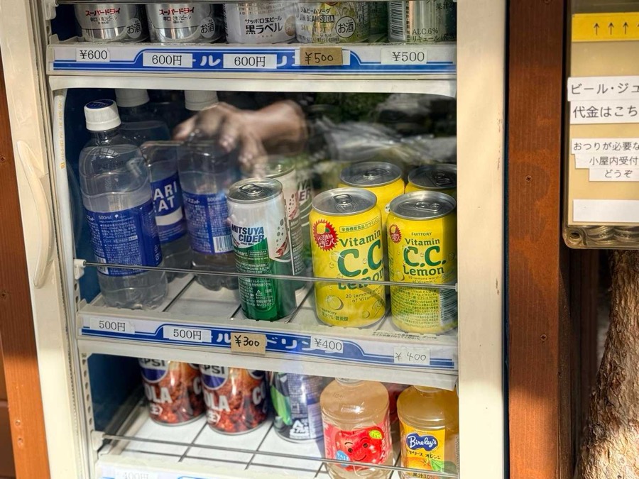 ドリンク各種。三ツ矢サイダーのミニ缶300円