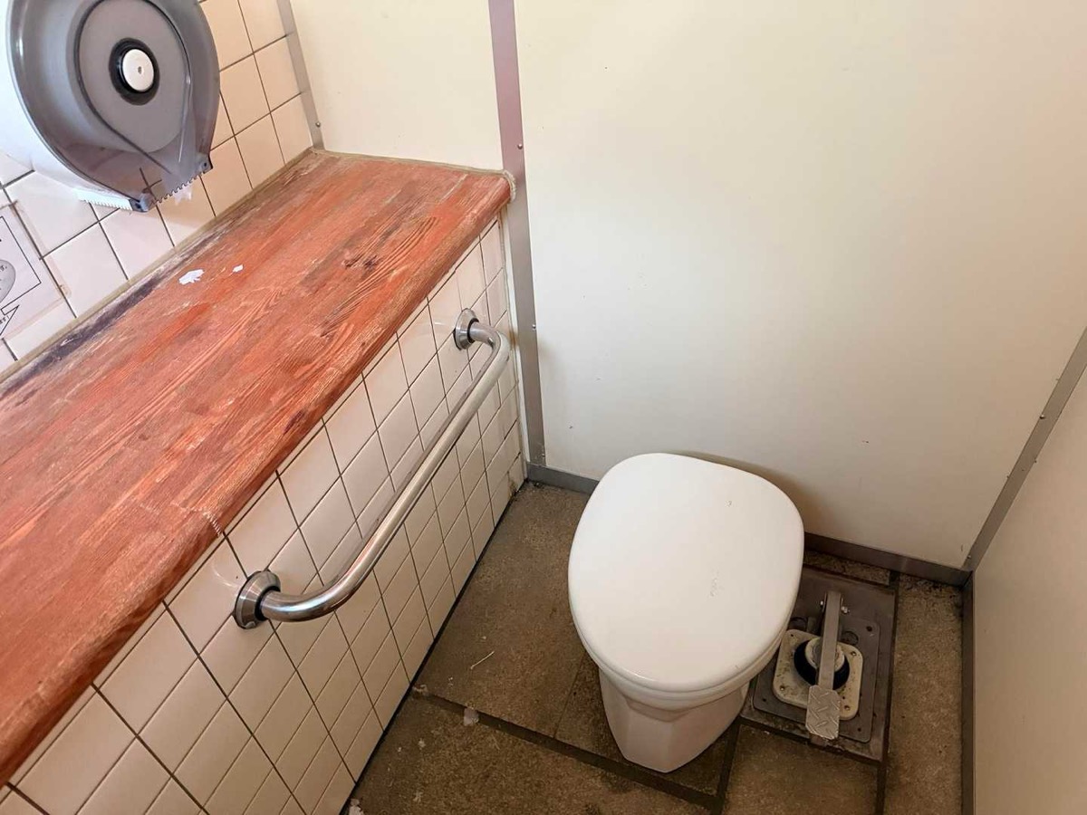 立山 雄山 一ノ越山荘前 公衆トイレの洋式便座 2026年7月24日撮影